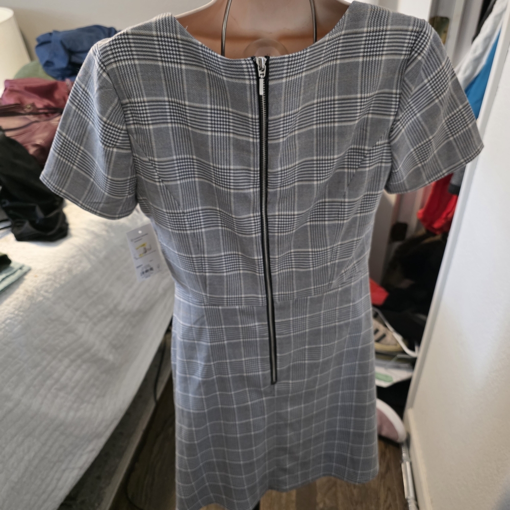 Dress - Picture 3 of 4
